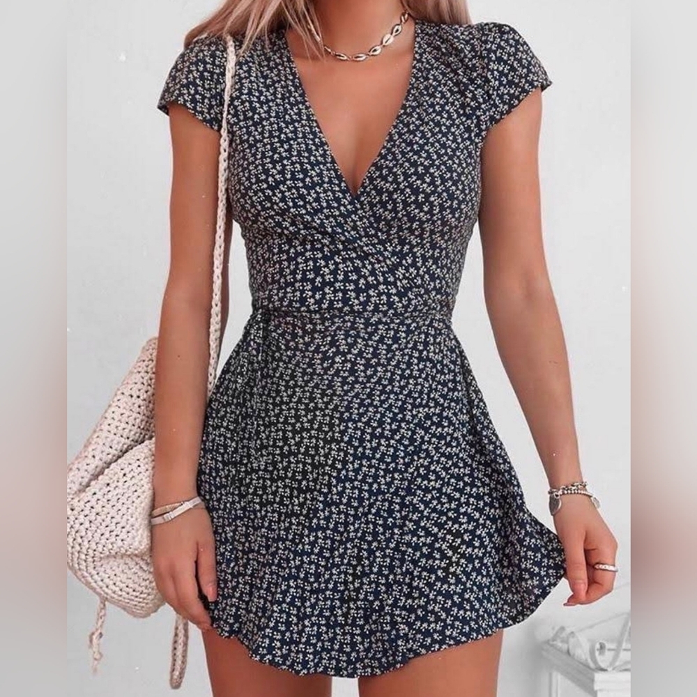 Brandy Melville S/M Blue Daisy Print Robbie Wrap Dress Made In Italy - Picture 6 of 14